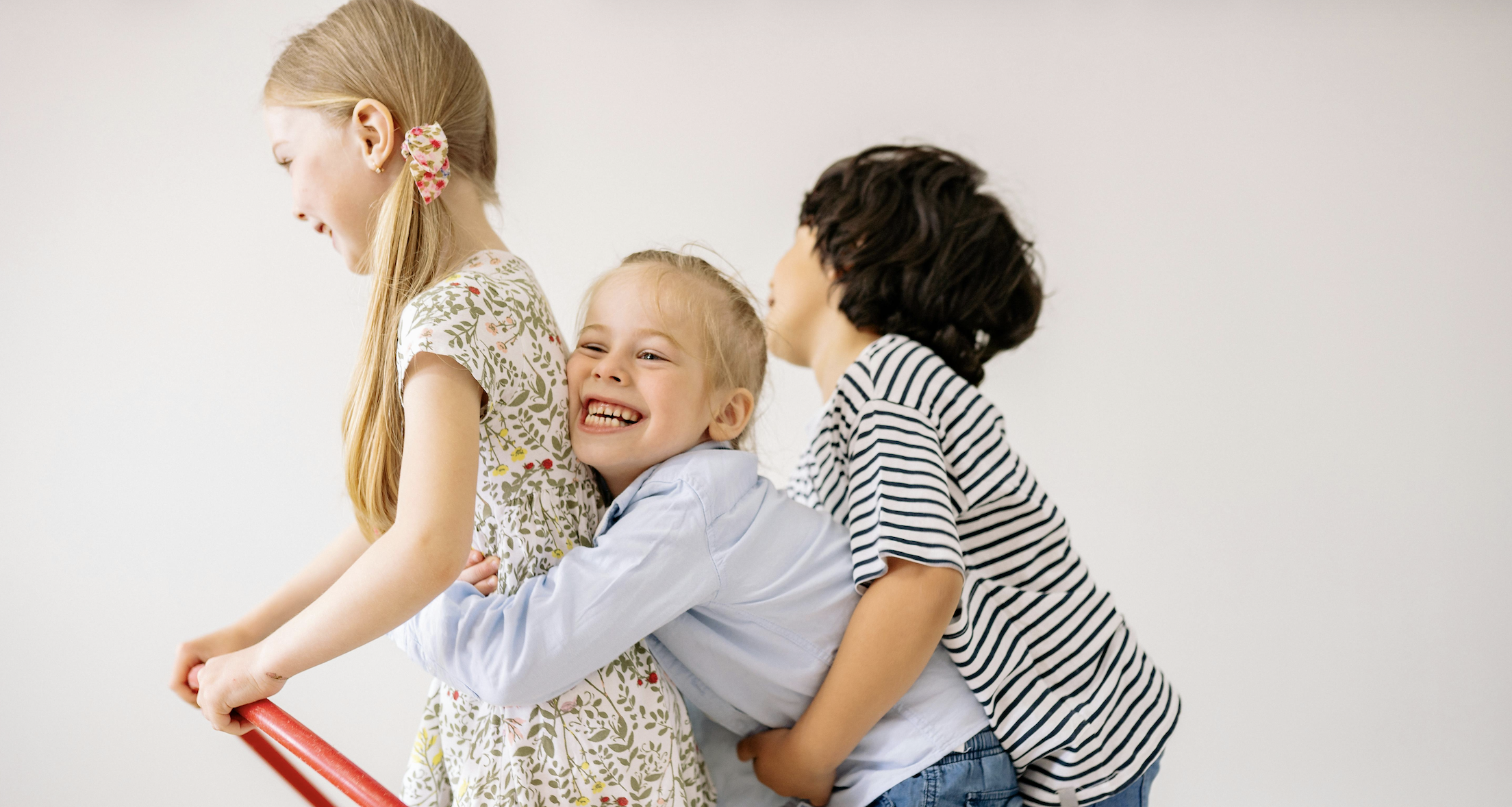 Colostrum kozie dla dzieci z wrażliwym układem pokarmowym. Kiedy delikatniejsza formuła ma największe znaczenie?